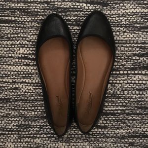 Lucky Brand black leather flats